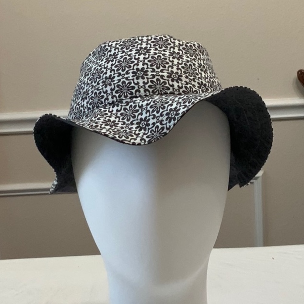 Tilley GIRL’S REVERSIBLE FLOPPY Hat - Black/White